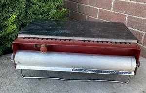 Sears Roebuck & Co. Estufa de campamento de gasolina Ted Williams vintage de 2 quemadores roja - Imagen 1 de 6