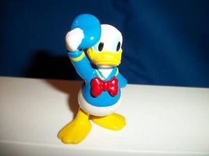 DONALD DUCK Classic Uniform TIPPING HAT Kunststoff Figur Disney PANINI Figur - Bild 1 von 3