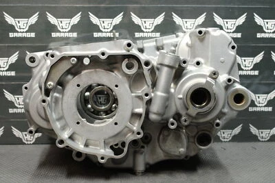 2003 KAWASAKI KLX400R KLX400SR OEM LEFT RIGHT ENGINE MOTOR CRANKCASE CRANK CASES - Image 1 of 4