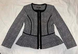 DKNY 139 $ strukturierter moderner Reißverschluss Blazer Schößchen Jacke Gr. 10 Tweed schwarz weiß - Bild 1 von 4