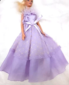 B044 - BARBIE 90s abito lungo ampio lilla con dorature e pizzi - Foto 1 di 4