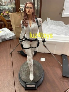 Queen Studios Viuda Negra 1/4 Estatua VERSIÓN TRAJE DE NIEVE Scarlet Johansson NUEVO - Imagen 1 de 11