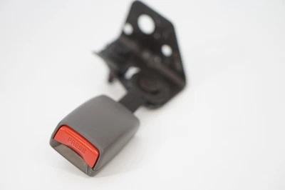 ✅ 02-06 Chevrolet Trailblazer GMC Envoy 2ND fila trasero derecho hebilla de cinturón de seguridad OEM Foto 1 de 4