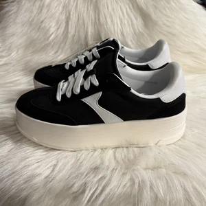 No Boundaries Damenschuhe Größe 9 schwarz-weiß Sport Plateau neu  - Bild 1 von 12
