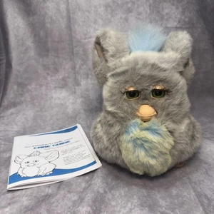 Furby Emoto-tronic Sleepy Grey & Blue FUNZIONANTE Tiger Electronics 2005 con manuale - Foto 1 di 21