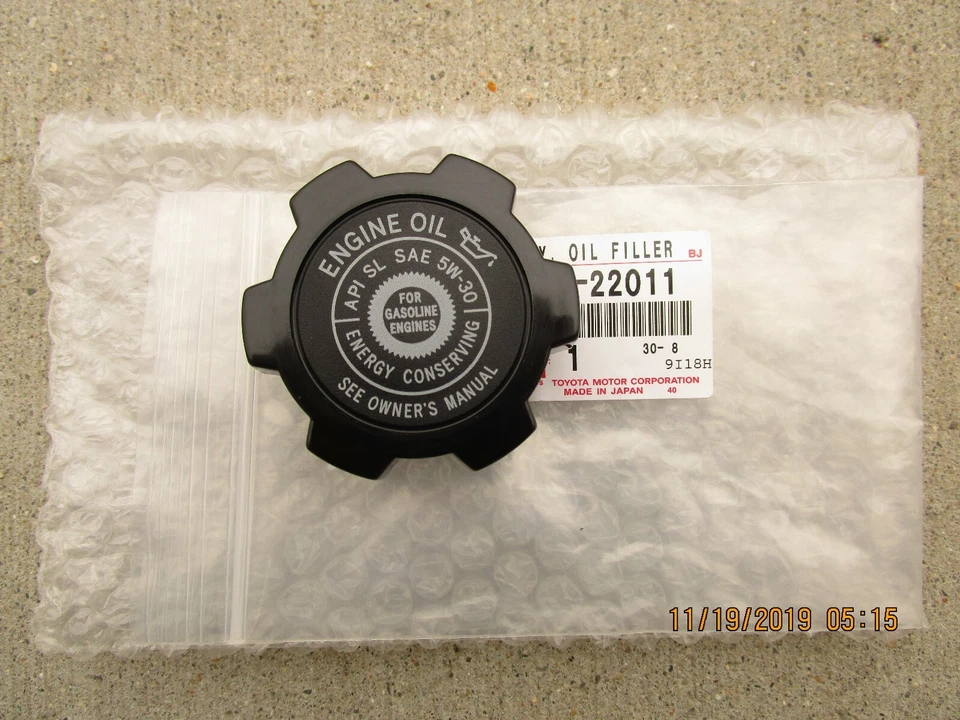 FITS: 00 - 03 TOYOTA MR2 SPYDER BASE ENGINE OIL FILLER CAP OEM BRAND NEW - Image 1 of 3