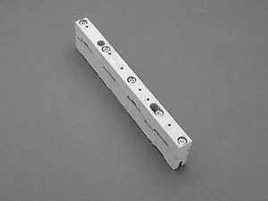 Wöhner 01485.000 01485 universal busbar support, 4-pole (no box) - Picture 1 of 1