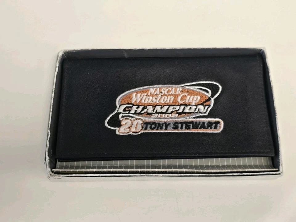 Tony Stewart #20 Nascar Winston Cup Champion Chequera Cubierta Cuero Negro Rico Foto 1 de 4