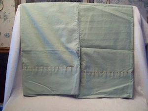 Vintage Martex Standard Light Green Pillowcases with Silky Silver Accents - Foto 1 di 5