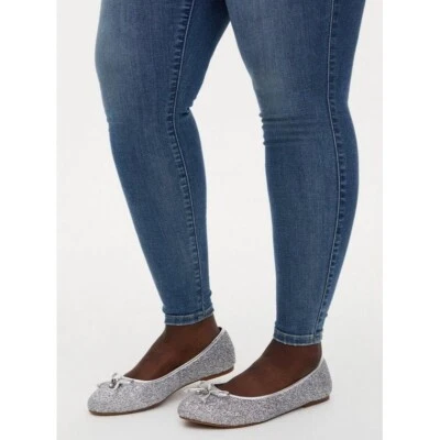 Zapatos planos de ballet Torrid para mujer de 7,5 W plateados brillantes sin cordones punta redonda con moño Foto 1 de 4