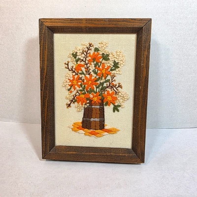 Margaritas aliento bebé multicolor con marco floral crewel vintage años 70 6"x8" Foto 1 de 4