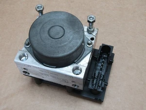 BMW F800GS 2008 19,737 miles ABS pump control module (15282) - Picture 1 of 4