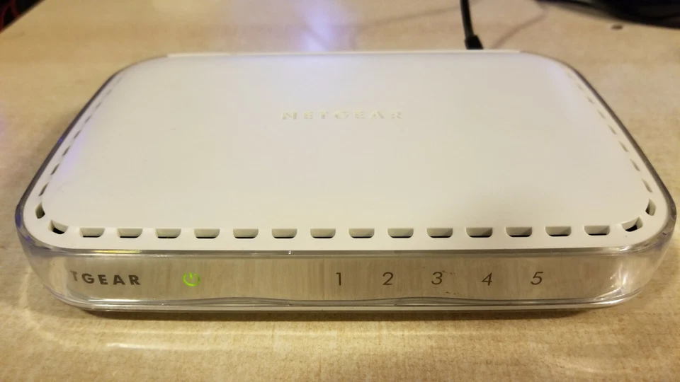 NETGEAR 5-PORT Gigabit Ethernet Switch Model GS605  - Image 1 of 4