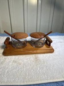 Midcentury Gewürz aus massivem Teakholz 7 Teile GLAS GLÄSER DECKEL TABLETT LÖFFEL 7,75" W 1960er - Bild 1 von 6