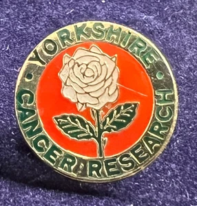 YORKSHIRE CANCER RESEARCH WHITE ROSE PIN BADGE - Picture 1 of 3