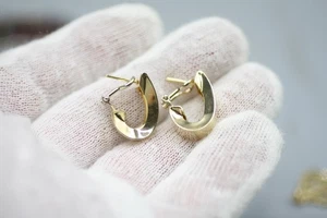 14k Yellow Gold Polished Fancy Omega Back Post Earrings ITALY P1 - Picture 1 of 9