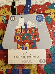Peanuts Snoopy Jigsaw Puzzle "Deck The Doghouse" - 680 pieces - complete - Picture 1 of 8