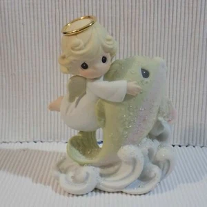 PRECIOUS MOMENTS FOUNTAINS OF ANGELS - ANGEL RIDING FISH 1997 - EXCELLENT - Picture 1 of 6