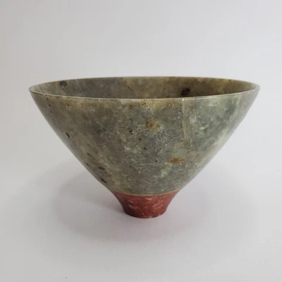 2009 Modern Artisan Carved Red and Green Jade Decorativo/Tigela de Chá 5" ASSINADA - Imagem 1 de 4