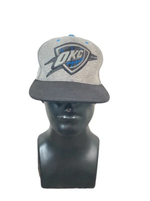 Oklahoma City Thunder OKC Snapback Gorra Gorra Mitchell And Ness Para Hombre Gris Negro Foto 1 de 4