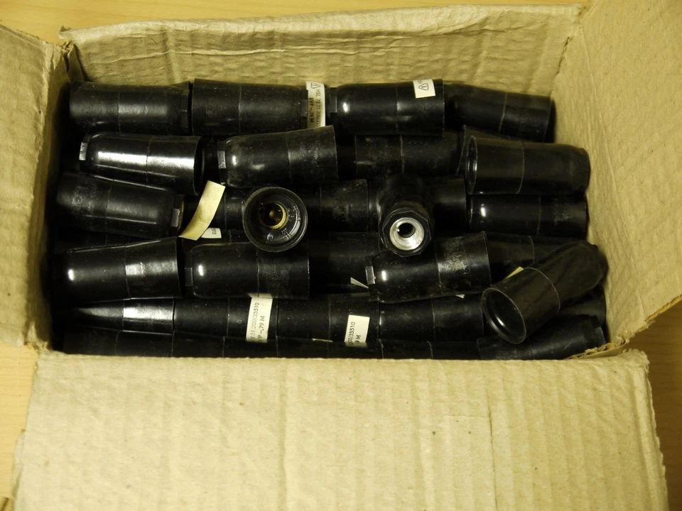 80 x Fassung Glühbirnenfassung E14 Birnenfassung Schreibtischlampe DDR schwarz - Bild 1 von 1