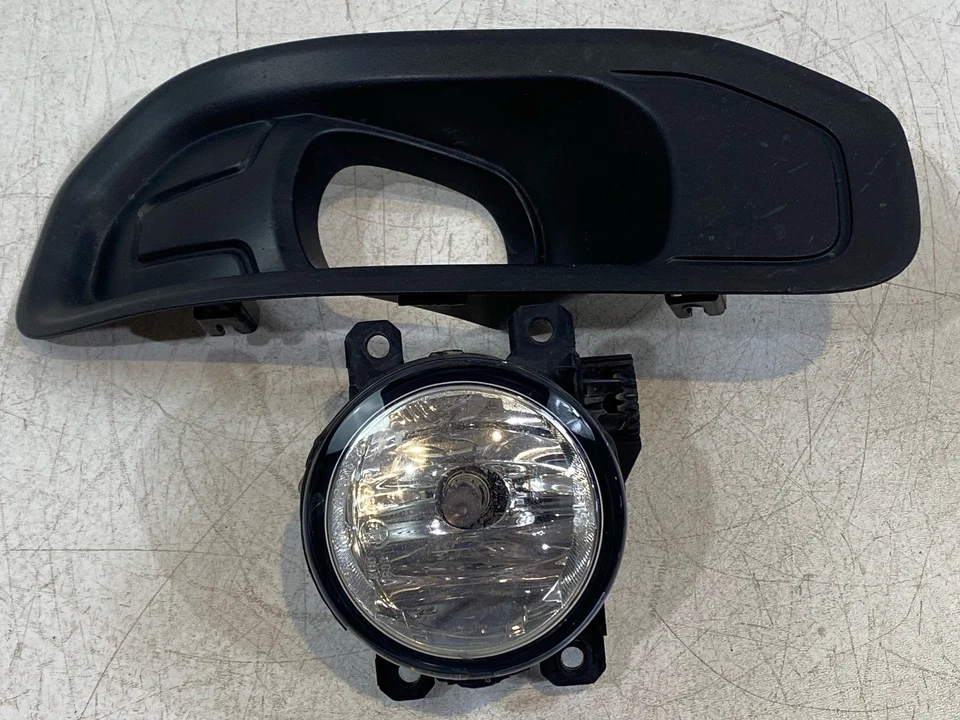 Se adapta a Dodge Ram 1500 LH 2019-2024 luz antiniebla del lado del conductor con cubierta de bisel OEM Foto 1 de 4