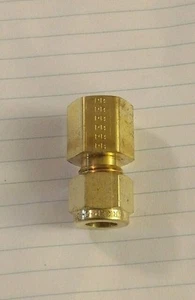 (40) Tube Fittings 3/8" Tubing - 1/4" NPT Female Pipe Parker 6-4-GBZ-B Brass - Picture 1 of 2