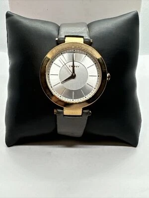 Relógio de pulso feminino DKNY Stanhope NY-2296 couro cinza mostrador analógico quartzo JNA171 - Imagem 1 de 4