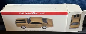 2001 Readers Digest 1969 Oldsmobile 442 Diecast Car 1:64 - Picture 1 of 3