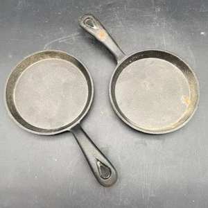 2 Vintage Unbranded 5" Cast Iron Skillet Frying Pan Small Primitive Rustic "F" - Picture 1 of 8
