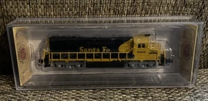 Bachmann 63563 N Scale EMD GP40 Diesel Santa Fe ATSF 3808 - Picture 1 of 5
