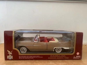 ROAD LEGENDS CADILLAC ELDORADO BIARRITZ 1958 EN BOITE 1/18 B6 - Picture 1 of 5