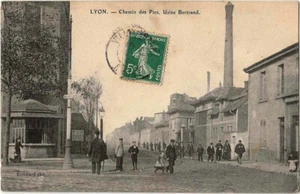 CPA - 69 - LYON - Chemin des Pins. Usine Bertrand - animation. - Imagen 1 de 1