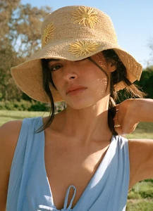 San Diego Hat Company Anthropologie Floral Bordado Rafia Cubo Sombrero Natural - Imagen 1 de 8