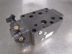 New F3-DGX-06-3FL-60 Reducing Valve 3000 psi 1310202 626476 - Picture 1 of 5