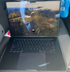 MacBook Air 15" M3 256GB problem z aktywacją odczytu - Zdjęcie 1 z 11