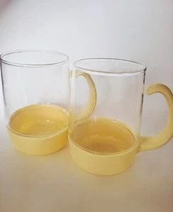 Juego de tazas de vidrio vintage Pyrex Ware Corning amarillas (2) - Imagen 1 de 6