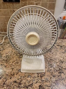 VINTAGE 6” PERSONAL FAN 1970’S CREAM COLOR WORKS GREAT!!  QUIET AND CLEAN - Picture 1 of 9