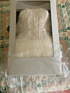 Oleg Cassini Ivory Wedding Dress Style CWG568 Size 16 Wedding Dress - Picture 1 of 12