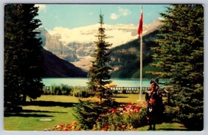 The Piper At Lake Louise, Banff National Park, Alberta, Vintage 1969 Postcard - Picture 1 of 2