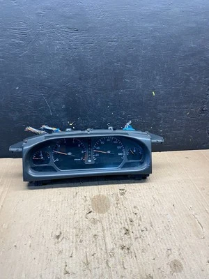 2000 2001 2002 Cadillac Eldorado Instrument Speedometer Cluster Gauge P1893 DG - Image 1 of 4