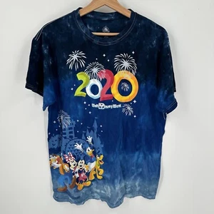 2020 Disney Parks Disneyland Resort blau Batik T-Shirt Fab 5 Feuerwerk Größe L - Bild 1 von 5