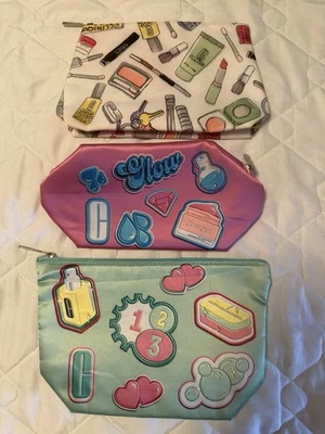 Juego de 3 bolsas de cosméticos de maquillaje Clinique - bolsas de viaje rosa menta verde y blanco Foto 1 de 4