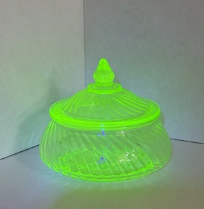 Vintage Green Uranium Depression Glass Swirl Pattern Lidded Candy Dish Glows - Picture 1 of 14