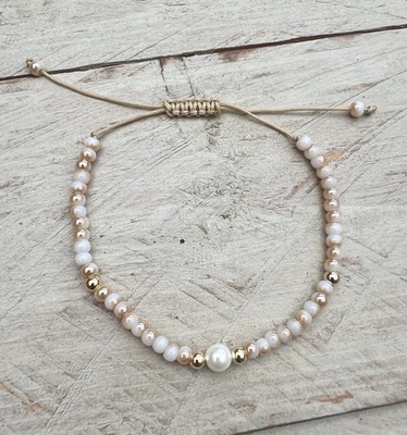 filigranes Armband Makramee Armband kleine Glasperlen Perlmutt beige weiss gold - Bild 1 von 4