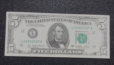 1977 Five Dollar $5.00 Bill Crisp w Alignment Error S/N L40902707A Estate Find - Image 1 of 4
