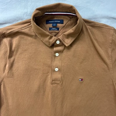 Camisa polo masculina slim fit tamanho grande manga curta marrom casual Tommy Hilfiger - Imagem 1 de 4