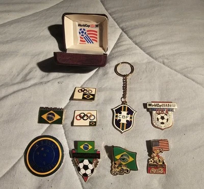 (9) 1994 World Cup Soccer Pin + Keychain Lot W/Box Brazil - Image 1 of 4