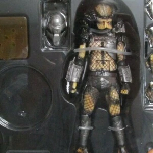 Predator Sci-Fi Revoltech 022--Neu in OVP - Bild 1 von 3