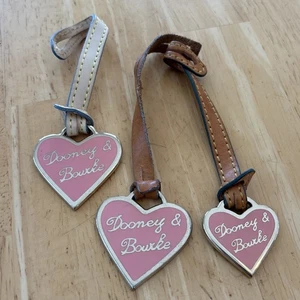 Menge 3 Dooney Bourke Taschenanhänger Anhänger Metall Herz Logo Leder Anhänger - Bild 1 von 9